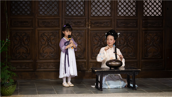 中國(guó)傳統(tǒng)節(jié)目上演