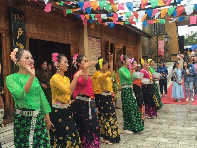 潑水迎賓現(xiàn)場(chǎng) 潑水迎賓現(xiàn)場(chǎng)