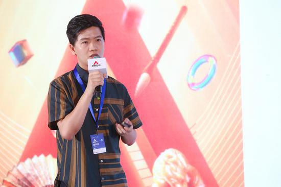 只是藝術(shù)創(chuàng)始人鐘宵鵬