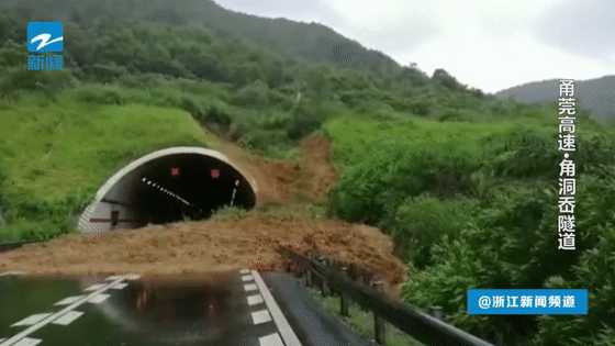 狂風(fēng)暴雨，總有人用盡全力默默保護(hù)你