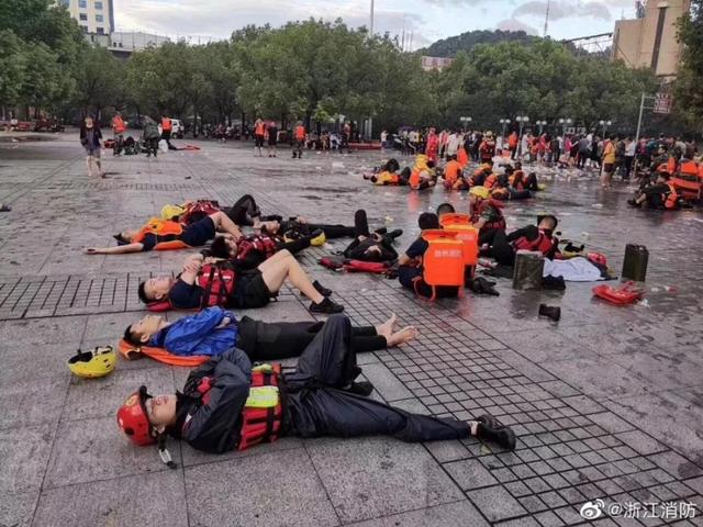 狂風(fēng)暴雨，總有人用盡全力默默保護(hù)你