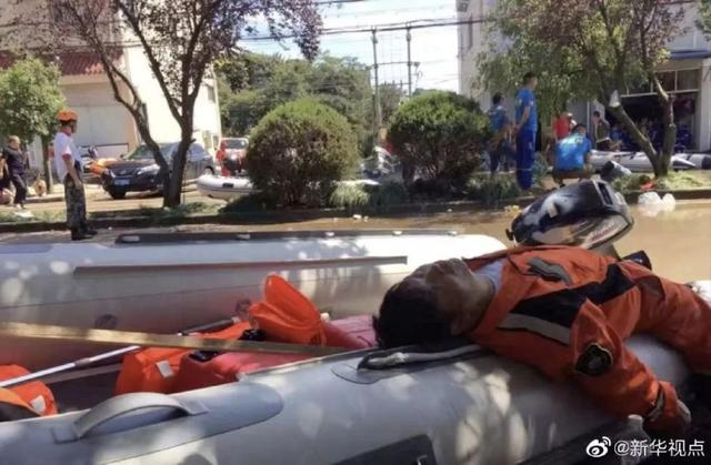 狂風(fēng)暴雨，總有人用盡全力默默保護(hù)你