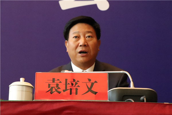 昆明陽(yáng)宗海風(fēng)景名勝區(qū)黨工委書(shū)記、管委會(huì)主任袁培文。實(shí)習(xí)記者顧玲霞攝