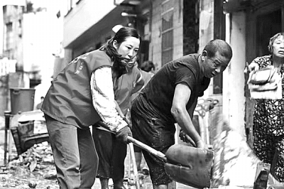 浙江爭(zhēng)分奪秒救援受災(zāi)“孤島” 浙江爭(zhēng)分奪秒救援受災(zāi)“孤島”