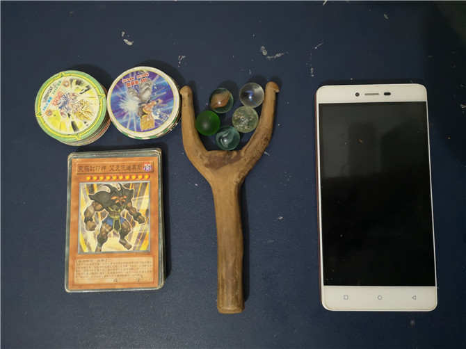 1.作品簡(jiǎn)介：童年生活的改變