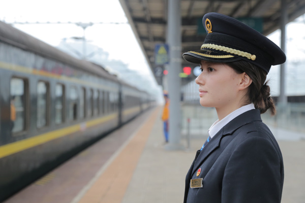 鐵路助推云南河口從小城變大口岸。劉昊亮 攝1