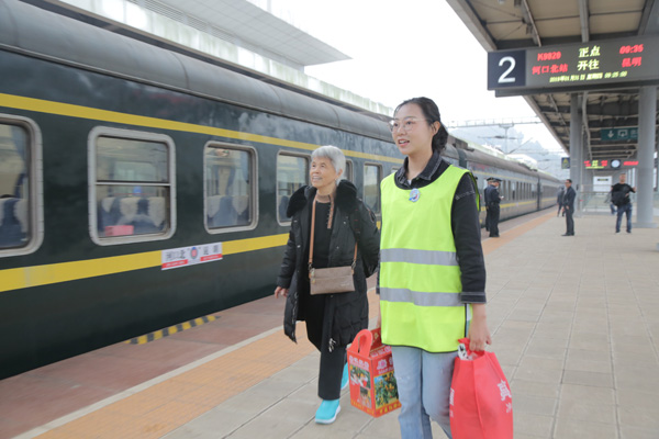 鐵路助推云南河口從小城變大口岸。劉昊亮 攝2