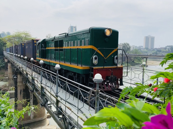 鐵路助推云南河口從小城變大口岸。劉昊亮 攝5