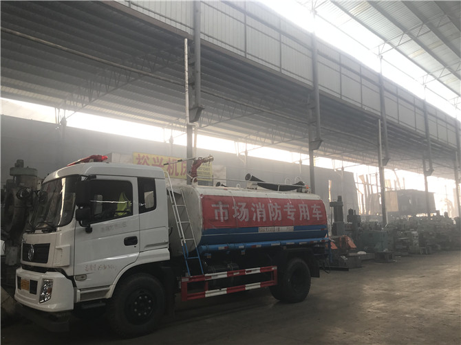 火場(chǎng)背后的機(jī)電廠