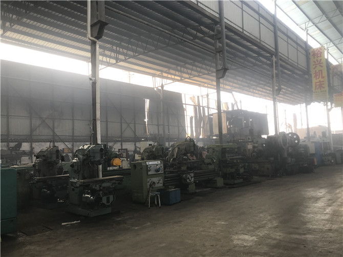 火場(chǎng)背后的機(jī)電廠1