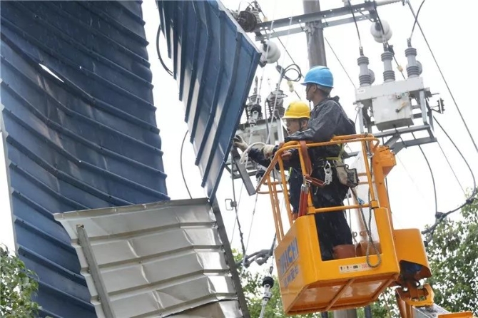 狂暴的臺風中，請記住這些無畏的“平民英雄”！