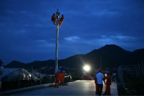 狂暴的臺風中，請記住這些無畏的“平民英雄”！