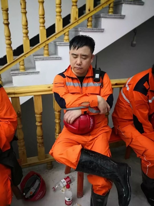 狂暴的臺風中，請記住這些無畏的“平民英雄”！