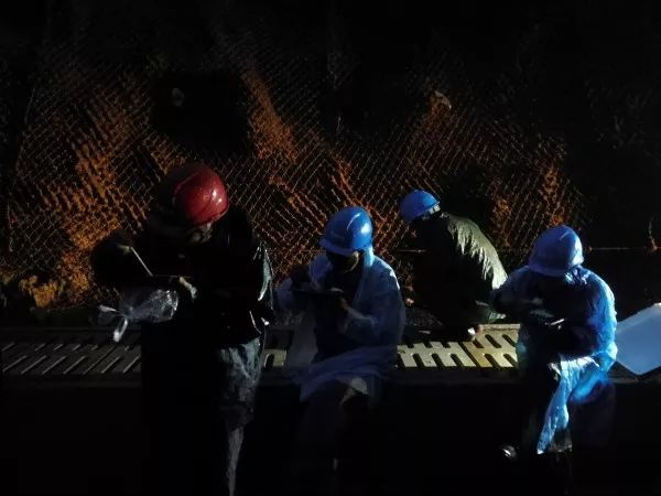 狂暴的臺風中，請記住這些無畏的“平民英雄”！