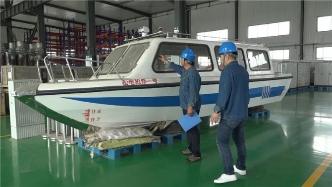 狂暴的臺風中，請記住這些無畏的“平民英雄”！