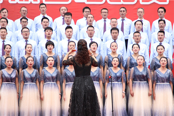 隊(duì)伍在比賽中。記者薛江濤攝