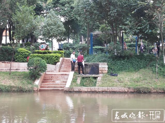 祭祀燒紙，昆明滇管執(zhí)法人員喊你不要在盤龍江邊…