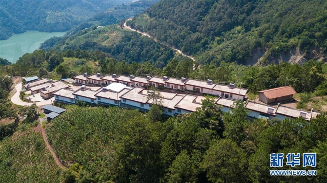 （在習近平新時代中國特色社會主義思想指引下——新時代新作為新篇章·總書記關(guān)心的百姓身邊事·圖文互動）（1）“四好農(nóng)村路”：通向幸福，通向遠方