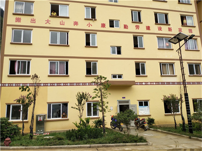 “大龍?zhí)涟仓命c”居民樓。記者刁鳳云攝