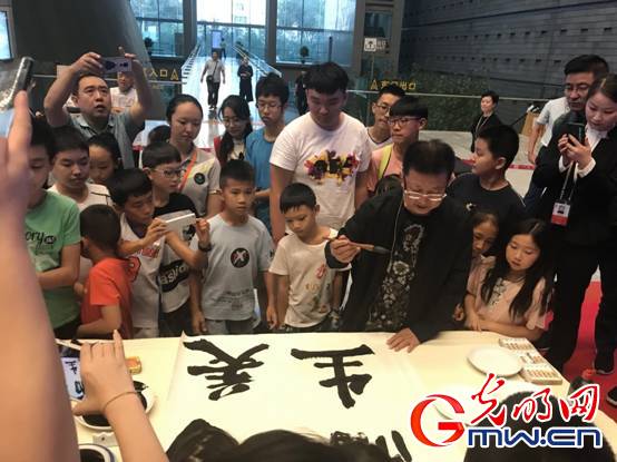 學(xué)書法、繪國畫 首博夜場活動(dòng)再添新形式