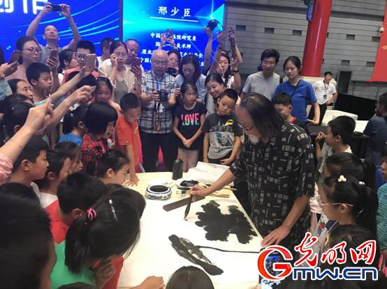 學(xué)書法、繪國畫 首博夜場活動(dòng)再添新形式