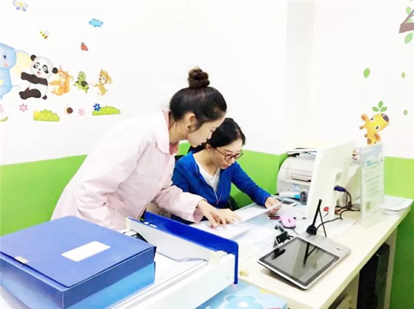 開展脊髓灰質(zhì)炎滅活疫苗查漏補(bǔ)種工作。五華區(qū)衛(wèi)生健康局供圖