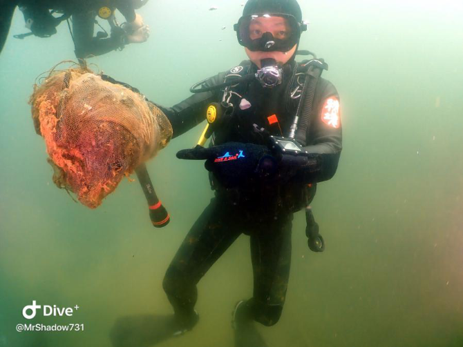 廢棄漁網(wǎng)清理作業(yè) 廢棄漁網(wǎng)清理作業(yè)