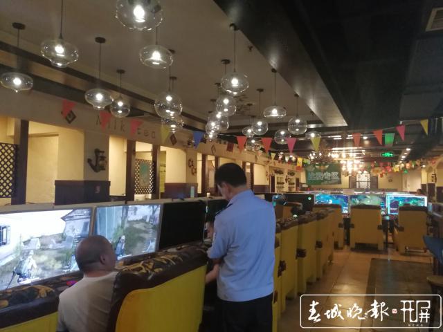 人證合一！曲靖網(wǎng)吧上網(wǎng)刷“臉卡” 全省率先實(shí)現(xiàn)網(wǎng)吧“人臉識(shí)別”全覆蓋.jpg