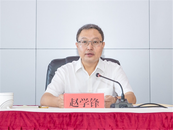 昆明經(jīng)開區(qū)黨工委書記趙學鋒 通訊員李偉 攝 昆明經(jīng)開區(qū)黨工委書記趙學鋒 通訊員李偉 攝