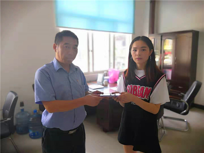 乘客領回失而復得手機