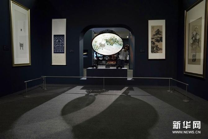 8月20日，觀眾參觀展覽。