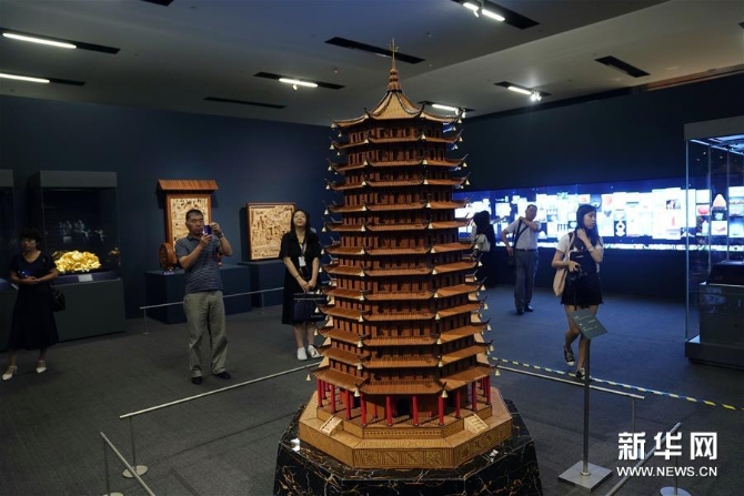 這是展出的作品《六和塔》（8月20日攝）。