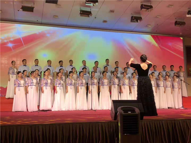 管委會機關(guān)代表1隊演唱《愛我中華》