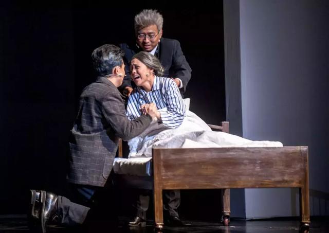 梁衡：見證我國(guó)第一顆原子彈爆炸，戈壁深處有棵“夫妻樹”