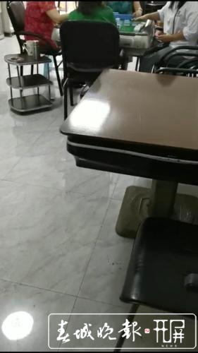 宅小區(qū)內(nèi)開麻將館整天“嘩啦嘩啦” 居民頭疼 物管沒轍 到底該怎么辦？6.jpg