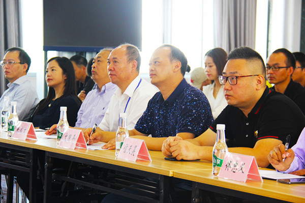 出席儀式的領導和嘉賓。供圖