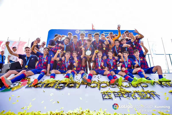 圖說：巴塞羅那U16隊3-1擊敗瓦倫西亞U16隊，奪得冠軍。供圖