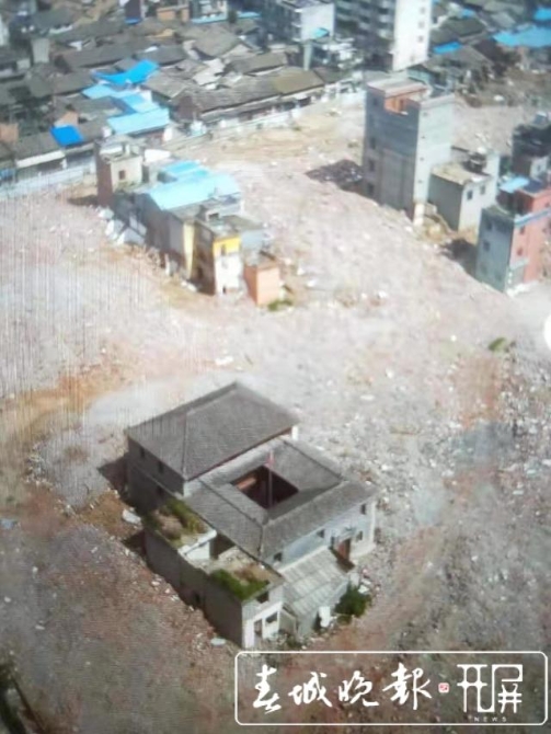 宜良時家巷300余平米老屋將拆 牽出一場“文物保護”之爭 (9)_旋轉.jpg