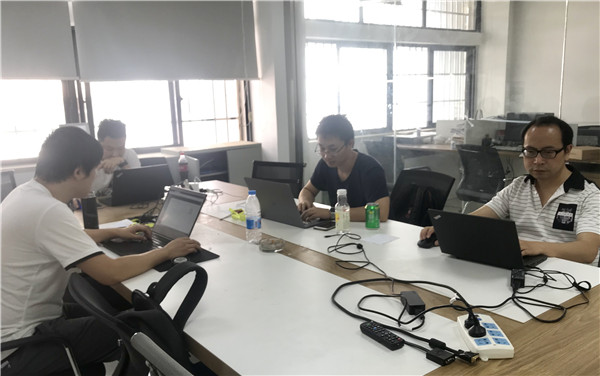 25日下午，云南瑞訊達(dá)通信技術(shù)有限公司信息安全測(cè)評(píng)公司的參賽選手正在進(jìn)行緊張的比賽