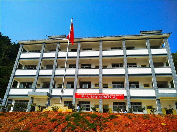 上海市在紅河州援建的哈阿希望小學(xué)教學(xué)樓。記者江楓 攝