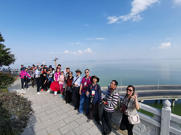 彩龍網(wǎng)友合影。