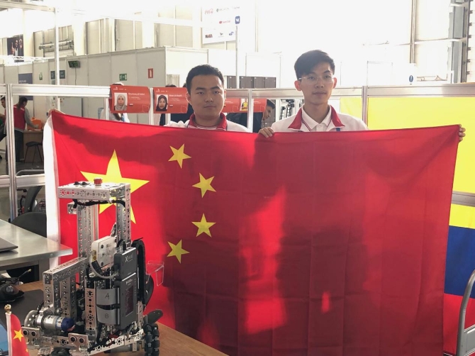 鄭棋元和搭檔完成比賽 鄭棋元和搭檔完成比賽