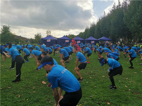 賽前熱身。供圖