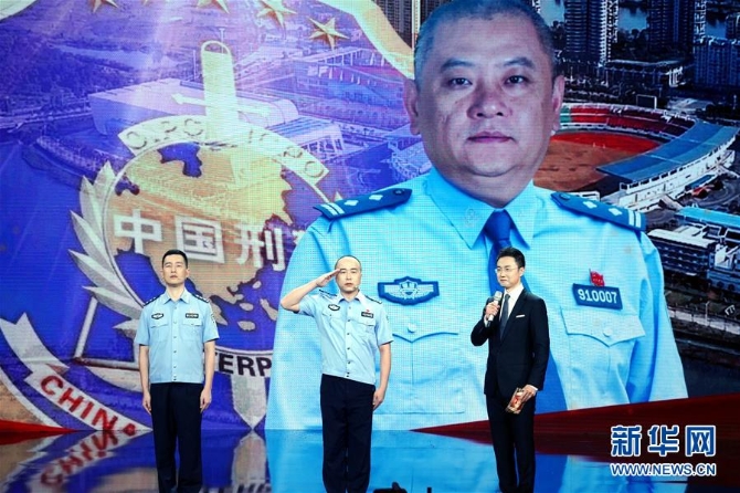 （圖文互動）（3）中宣部追授楊春“時代楷?！狈Q號