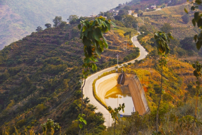 庫博公司的建設(shè)，帶動了周邊區(qū)域道路、供水等方面的發(fā)展。未來網(wǎng)記者鞏帥 攝