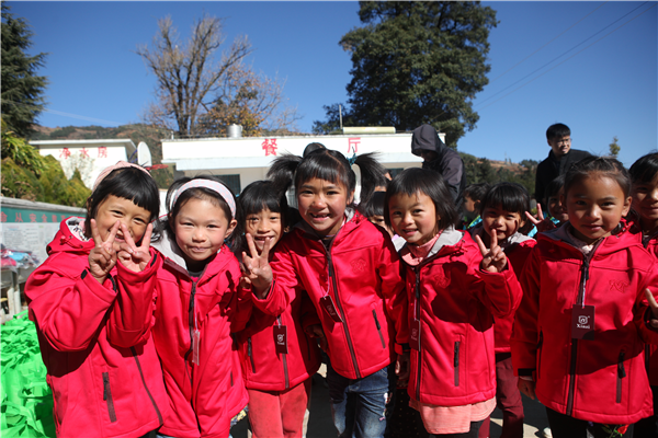 穿上過冬新衣的尋甸娃娃