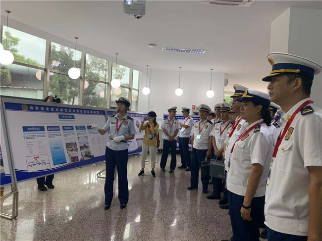 參觀高新區(qū)重點(diǎn)單位中滇紅藥業(yè)集團(tuán)股份有限公司