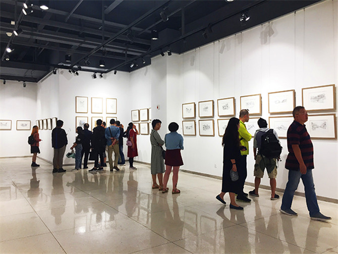 市民觀(guān)展現(xiàn)場(chǎng)。記者孫紅亮攝