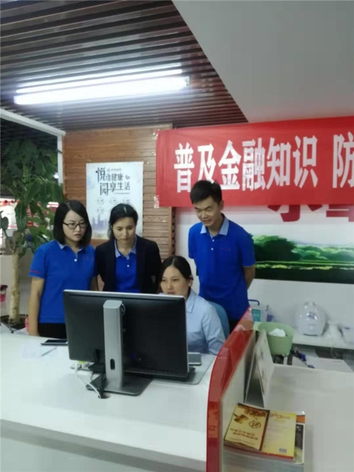 前臺(tái)柜面三折頁(yè)擺放