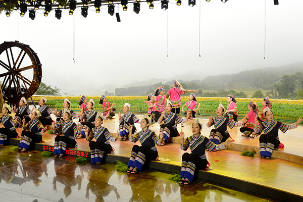 演出現(xiàn)場(chǎng)   朱應(yīng)忠 攝